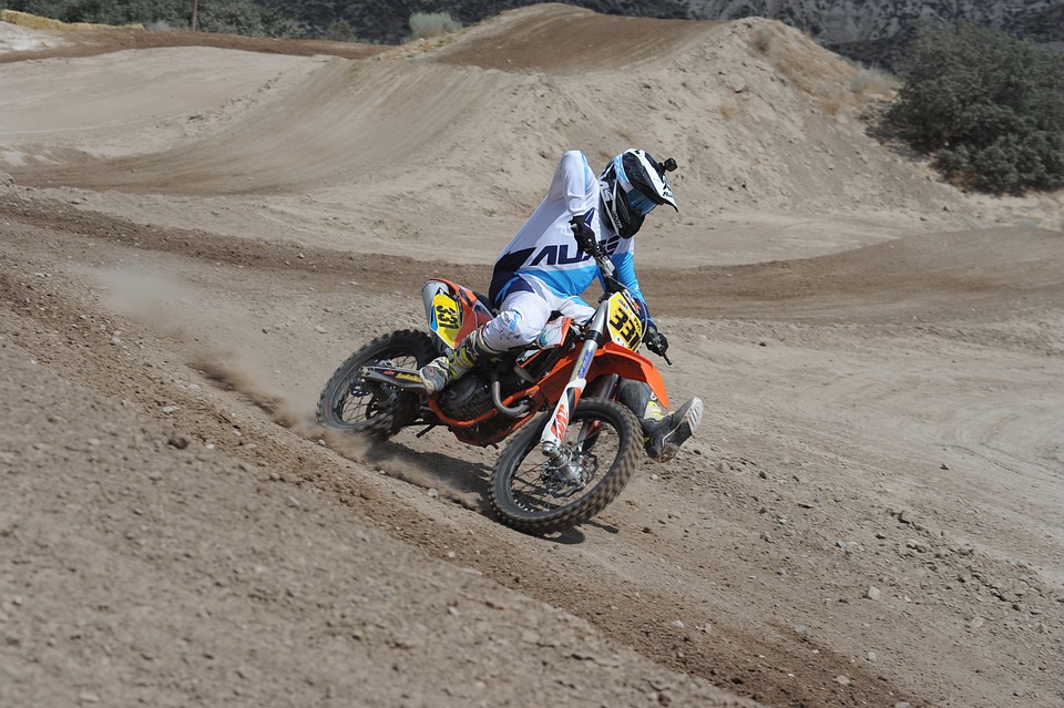 Motorka a sport jdou dohromady.